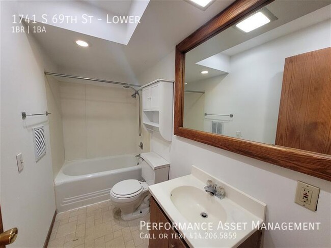 Building Photo - Charming 1-Bedroom Lower Unit with Modern ...