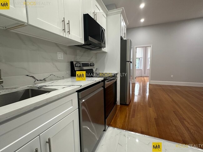 Building Photo - 474 Commonwealth Ave