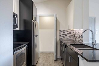 Building Photo - Oak Row North Dallas