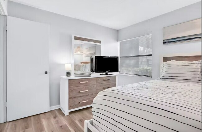 Building Photo - 9 Tarragona Ct