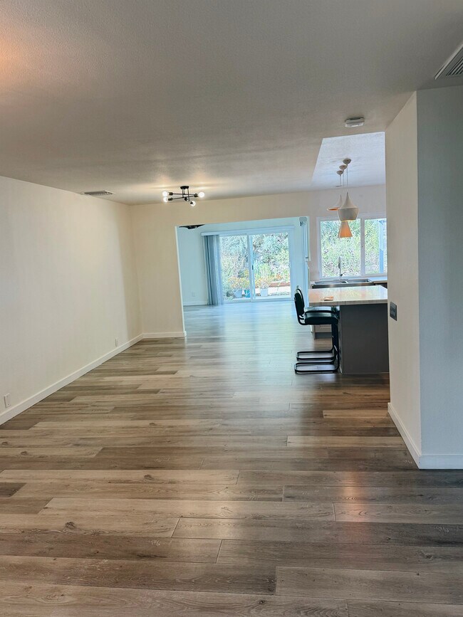 Foto del edificio - 2643 Briarwood Pl