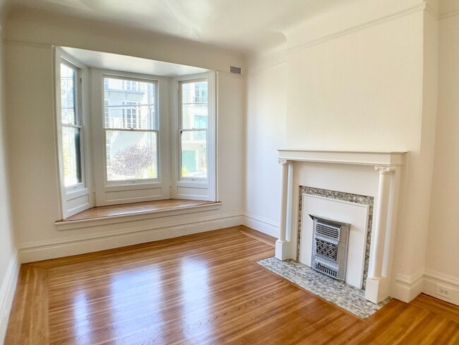 Building Photo - REMODELED 1BR. IN-UNIT LAUNDRY! Dishwasher...
