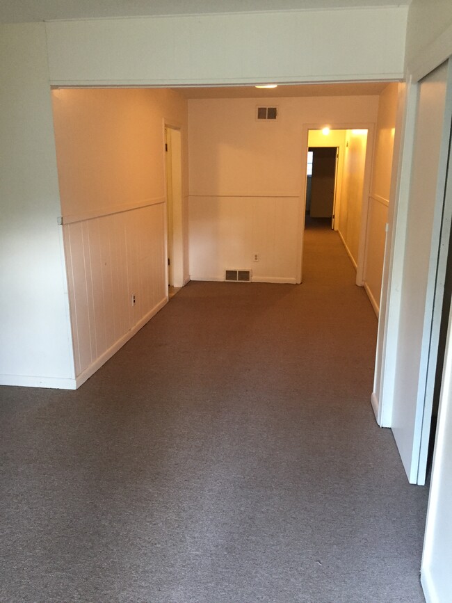 Dinning area and hallway to bedrooms - 3596 Carnes Ave