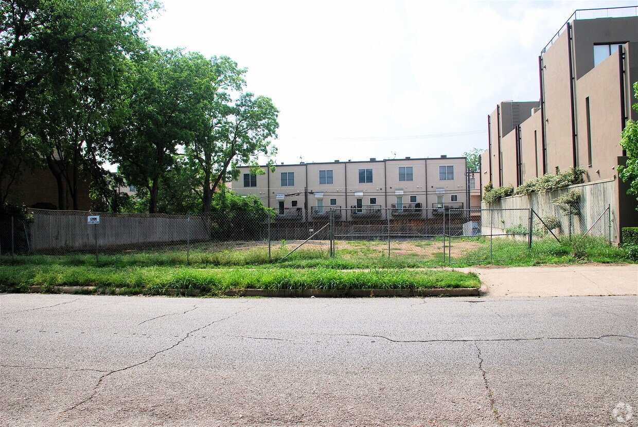 Foto del edificio - 4321 Travis St