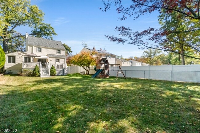 Foto del edificio - 24 E Harrison Pl