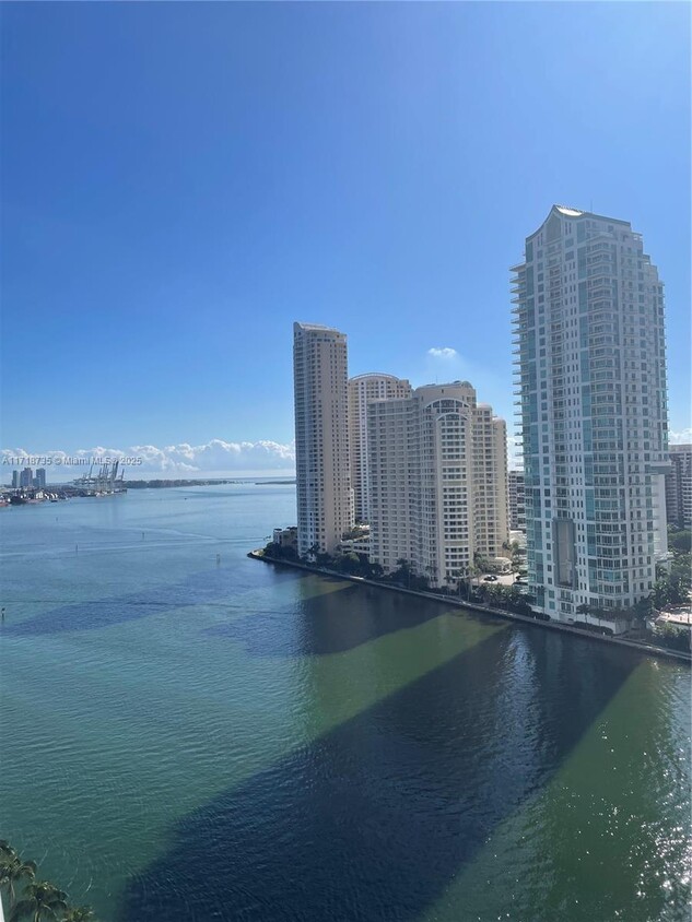 Primary Photo - 300 S Biscayne Blvd