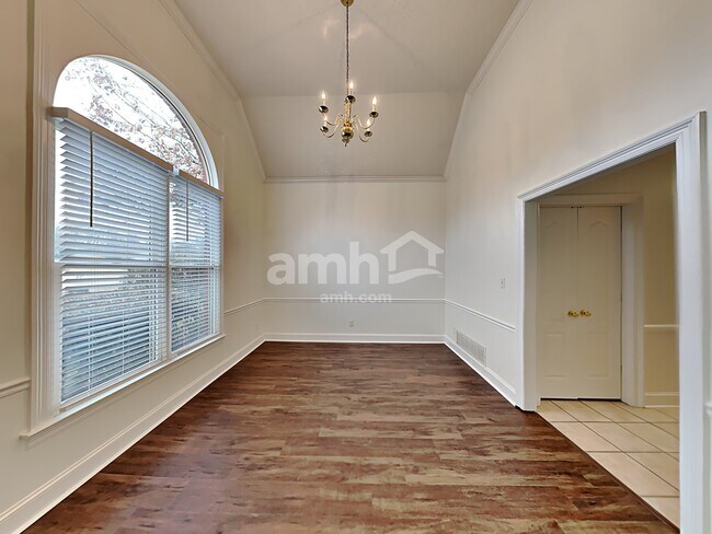 Building Photo - 6207 Chester Cv