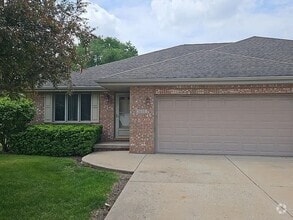 Building Photo - 1600 Schubert Dr