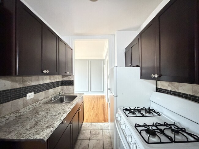 Foto del edificio - 1371 W Estes Ave