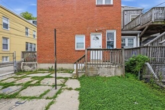 Building Photo - 113 N 13th St