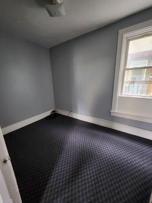 Foto del edificio - Lower 2 bedroom unit