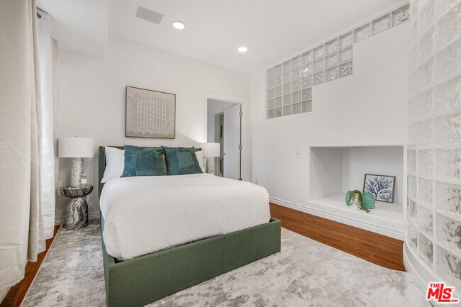 Foto del edificio - 8507 Franklin Ave