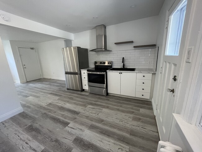 Building Photo - 379 D'Arcy St
