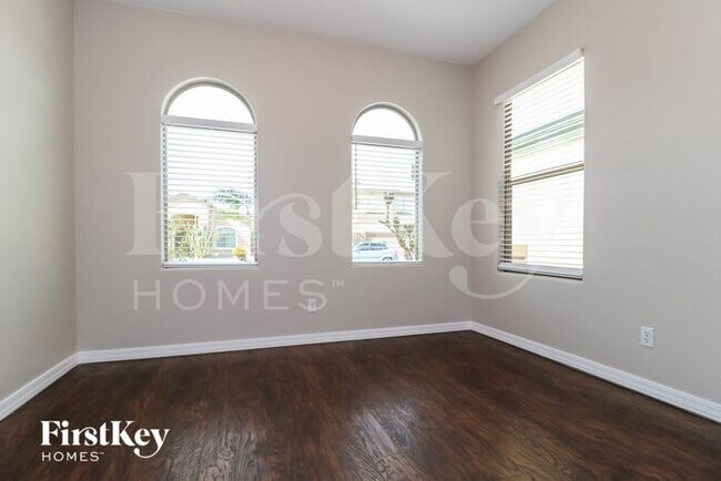 Building Photo - 24853 W Rosita Ave