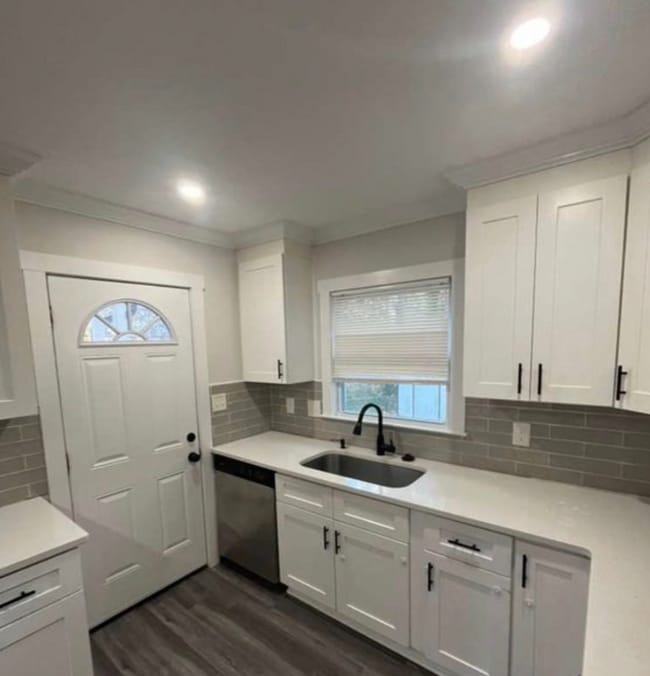 Foto del edificio - Room in House on Purser Dr