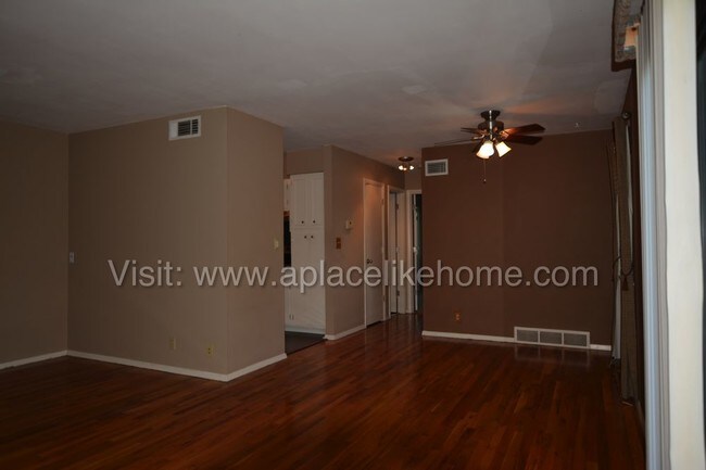 Building Photo - 8215 Santa Fe Dr