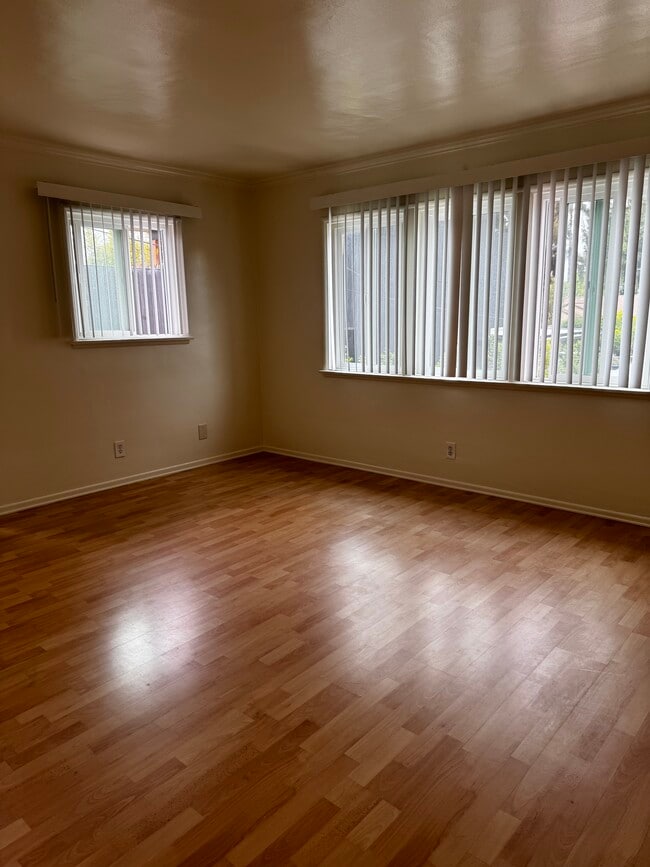 Living room - 3574 Wesley St