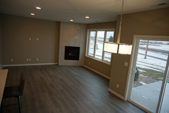 Amplio espacio habitable al lado de la cocina. - 3805 Stacy Dr