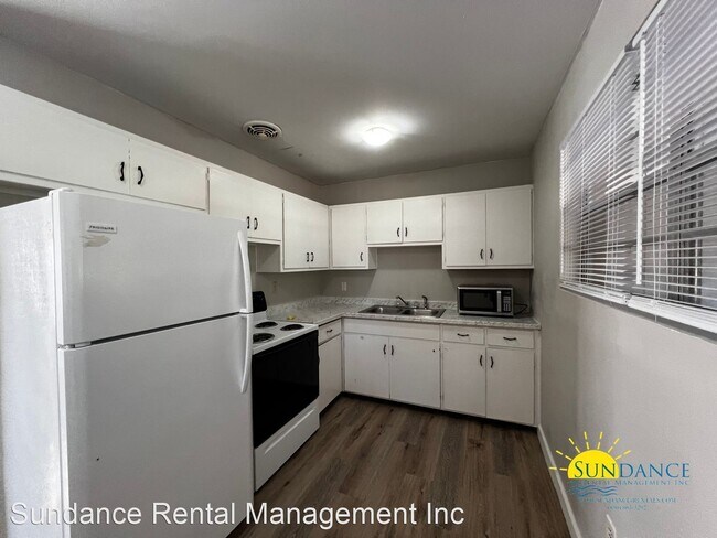 Building Photo - 2 br, 1 bath House - 40 4th Avenue   3