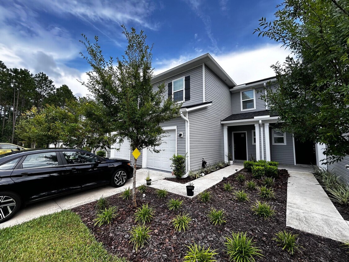 Foto principal - Pristine 3/2.5 on extended cul-de-sac In W...