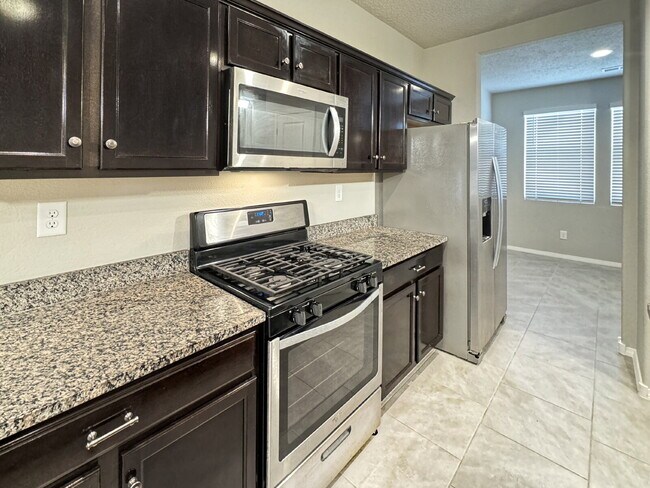 Building Photo - Stunning Cleveland Heights 3 Bedroom Home!