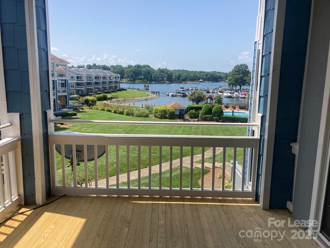 Building Photo - 1044 Southwest Dr