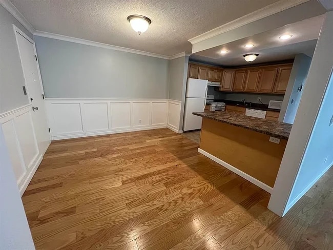 Building Photo - 4 Brookside Dr