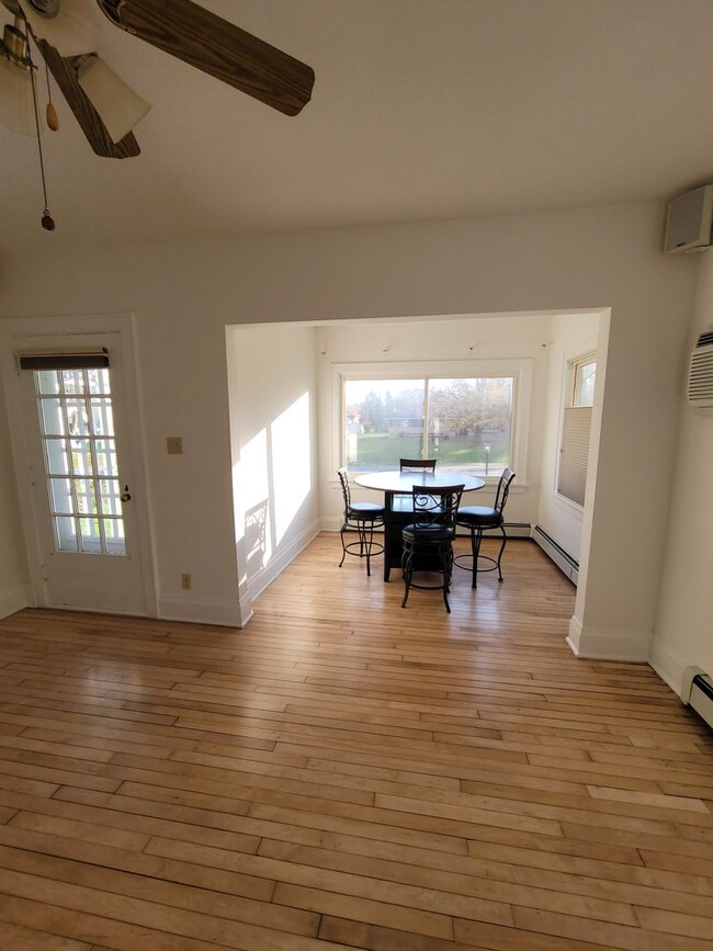Building Photo - 2885 S 128th St