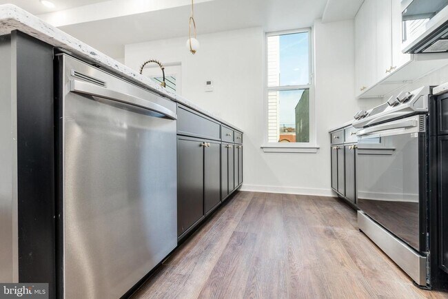 Foto del edificio - 608 S American St