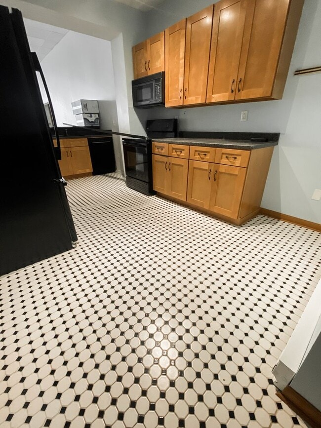 Building Photo - Two Bedroom, Two & Half Baths in Downtown