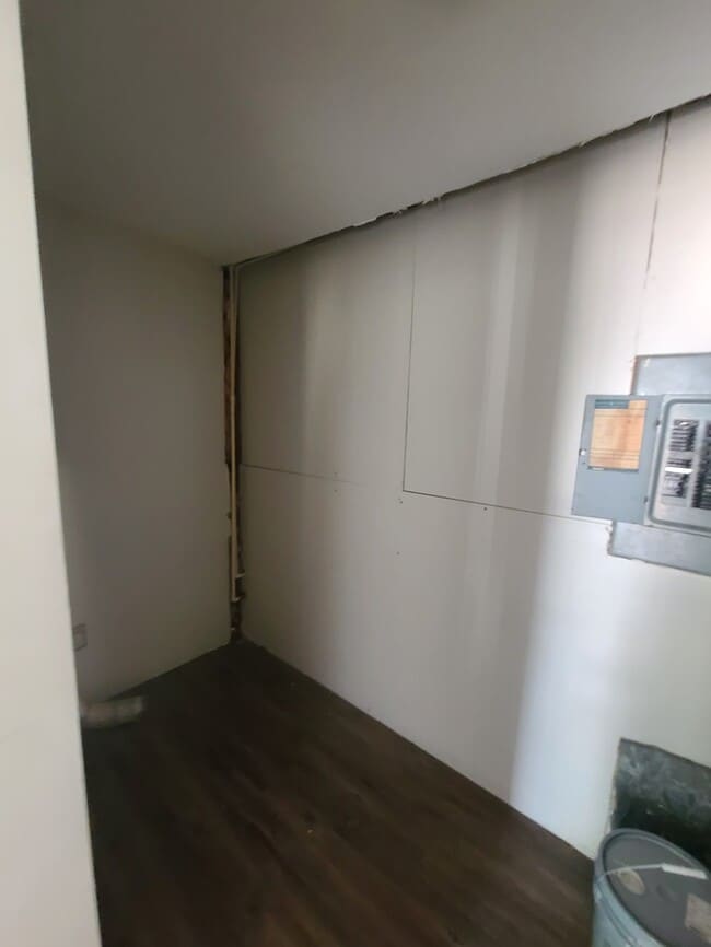 Building Photo - 3 Bedroom/ 1.5 Bath Home - Westwood