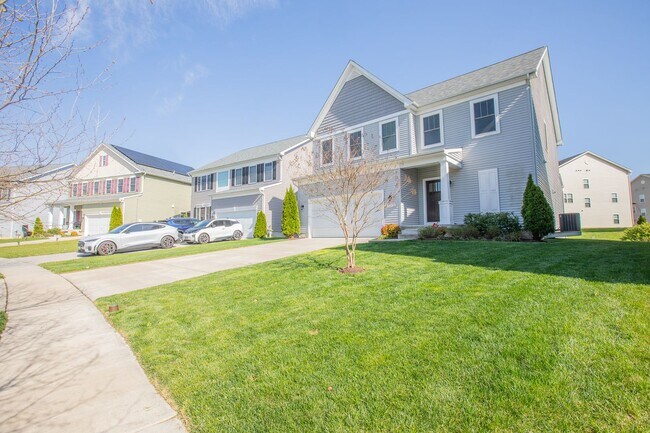 Foto del edificio - Stunning 4 BR/3.5 BA Single-Family Home in...