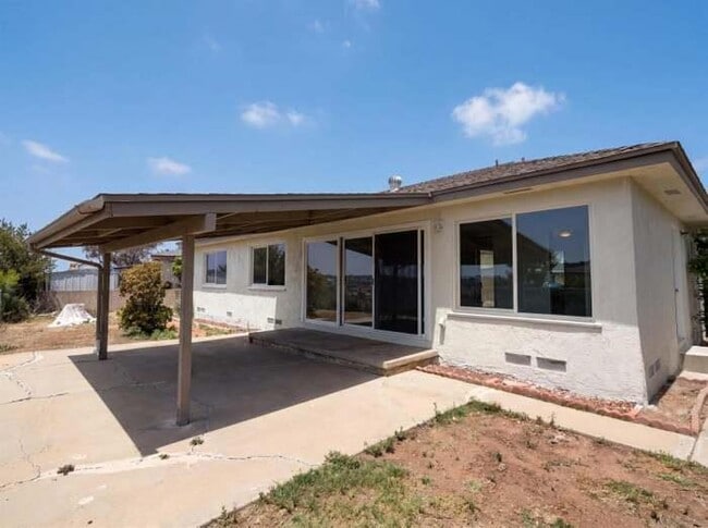 Building Photo - 5215 Irwin Ave