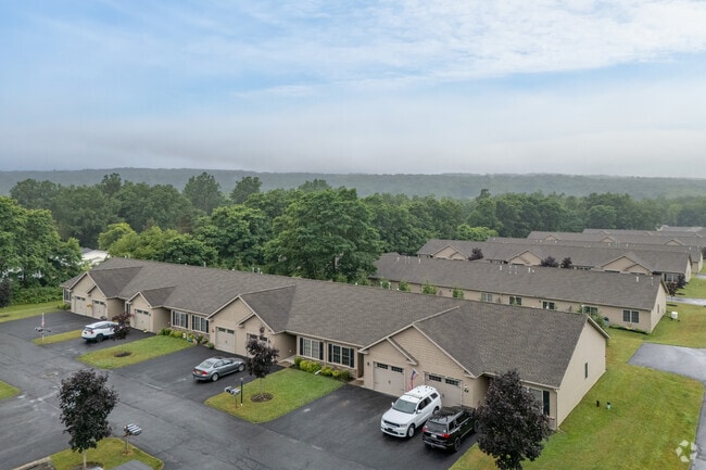 Building Photo - Brookfield Town Homes