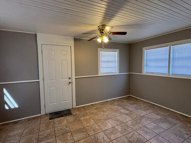 Foto del edificio - 524 W Strawn Ave