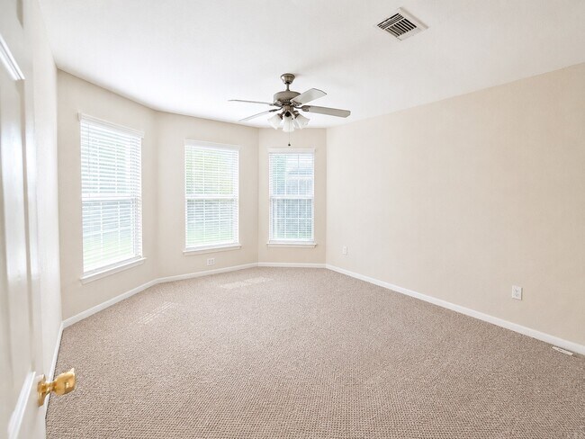 Building Photo - 26 Prairie Oak Dr
