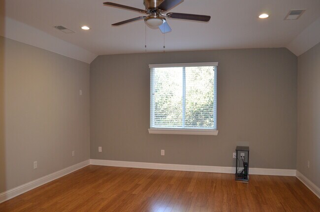 Foto del edificio - 2111 Deer Valley Rd