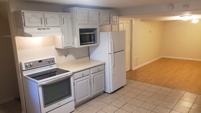 Building Photo - 6619 Franklin Avenue, Unit #3