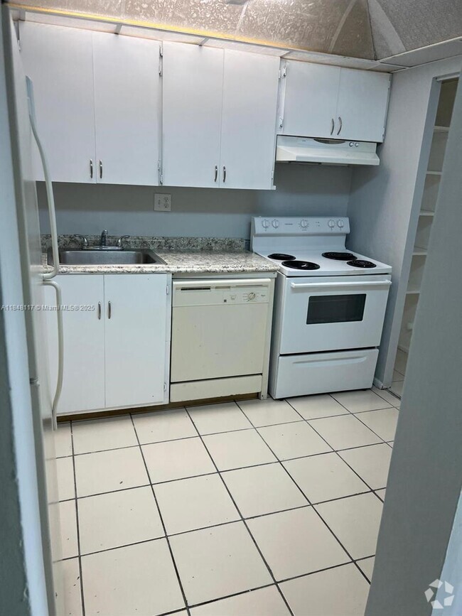 Building Photo - 7925 S Colony Cir