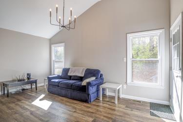 Building Photo - 460 Dickens Dr