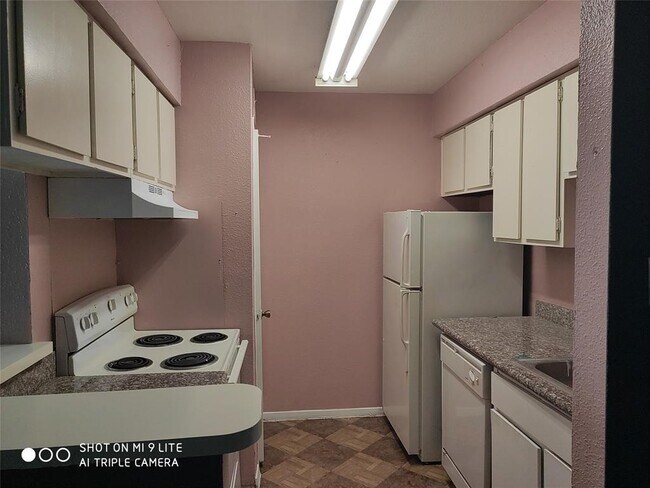 Building Photo - 9220 Bellwood Ln