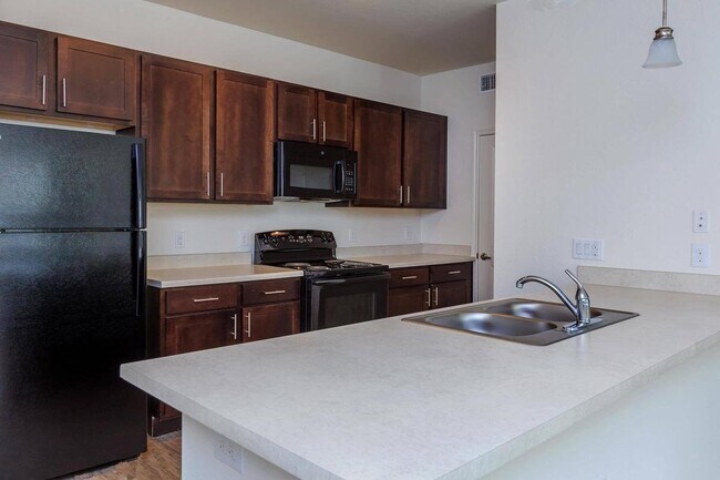 Foto del edificio - 4100 N Parkdale Ln
