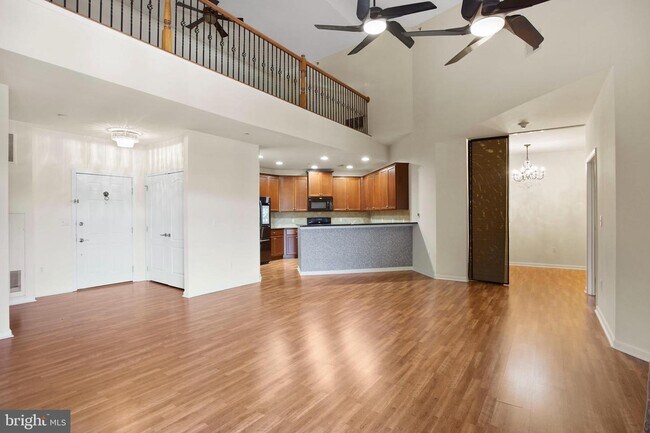 Building Photo - 564 Carson Terrace