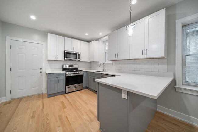 Foto del edificio - 3014 N California Ave
