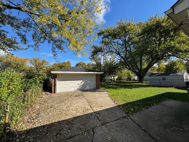 Building Photo - Updated Brick Ranch