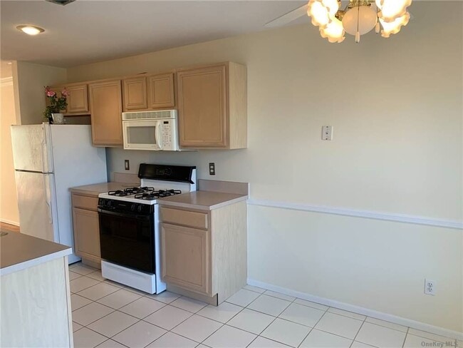 Building Photo - 130 Windward Dr