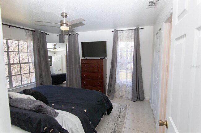 Foto del edificio - 8933 Manor Loop