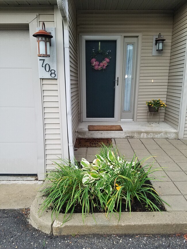Foto del edificio - 708 Preston Ct