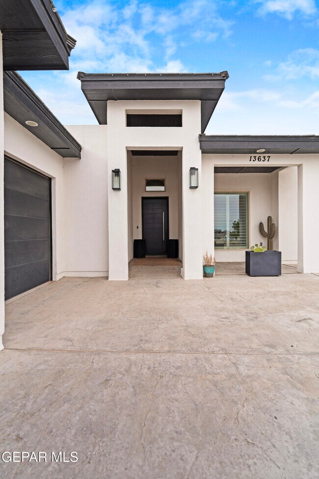 Foto del edificio - 13637 Chepstow Ct