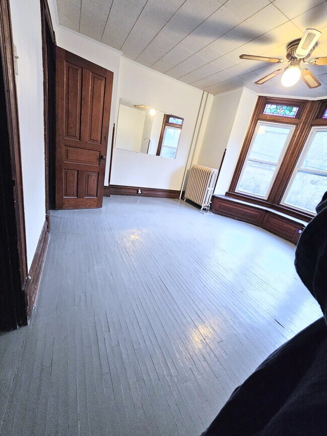 Building Photo - 138 Clymer St